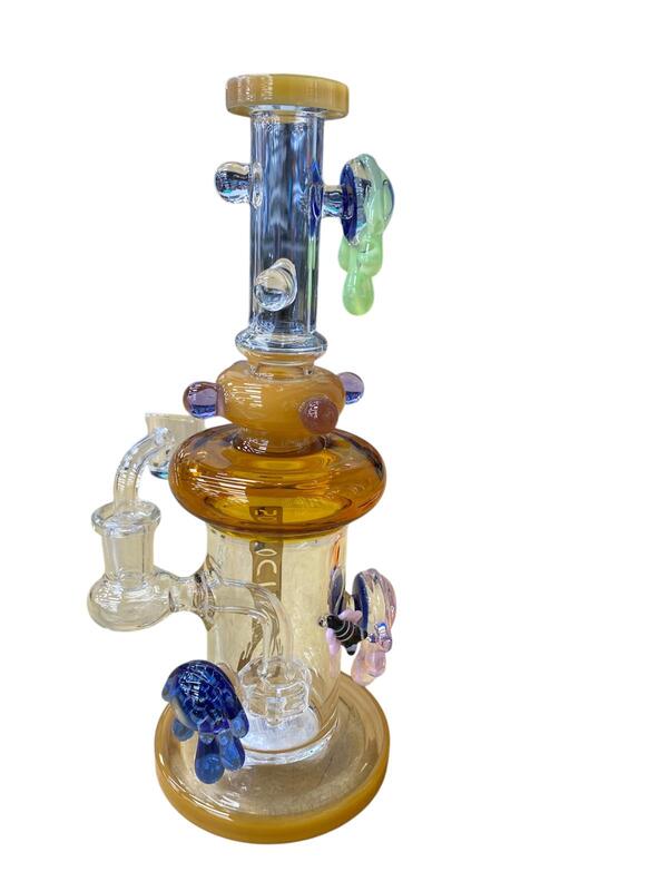 SOCIAL WATERPIPE WITH DESIGN ON IT